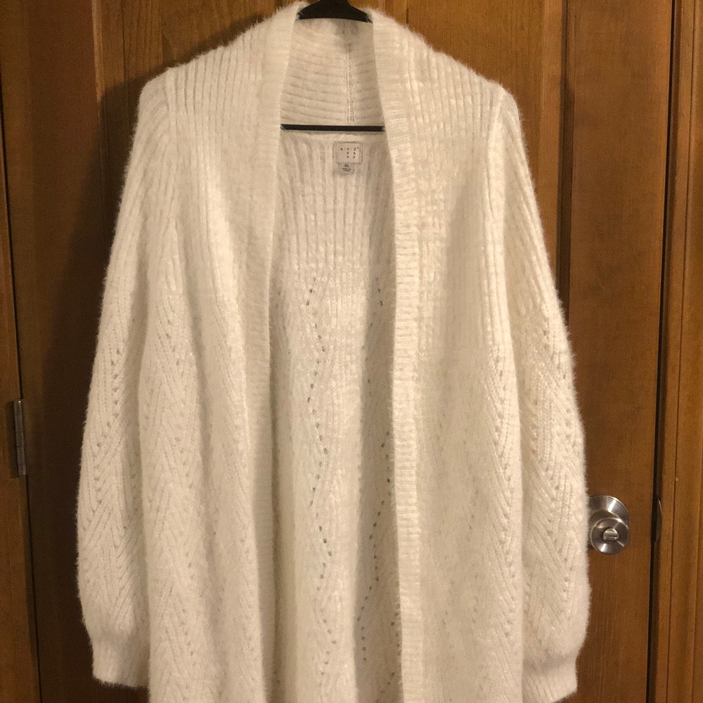 ONLY 7 DAYS UNTIL I DONATE-MAKE OFFER! Cozy